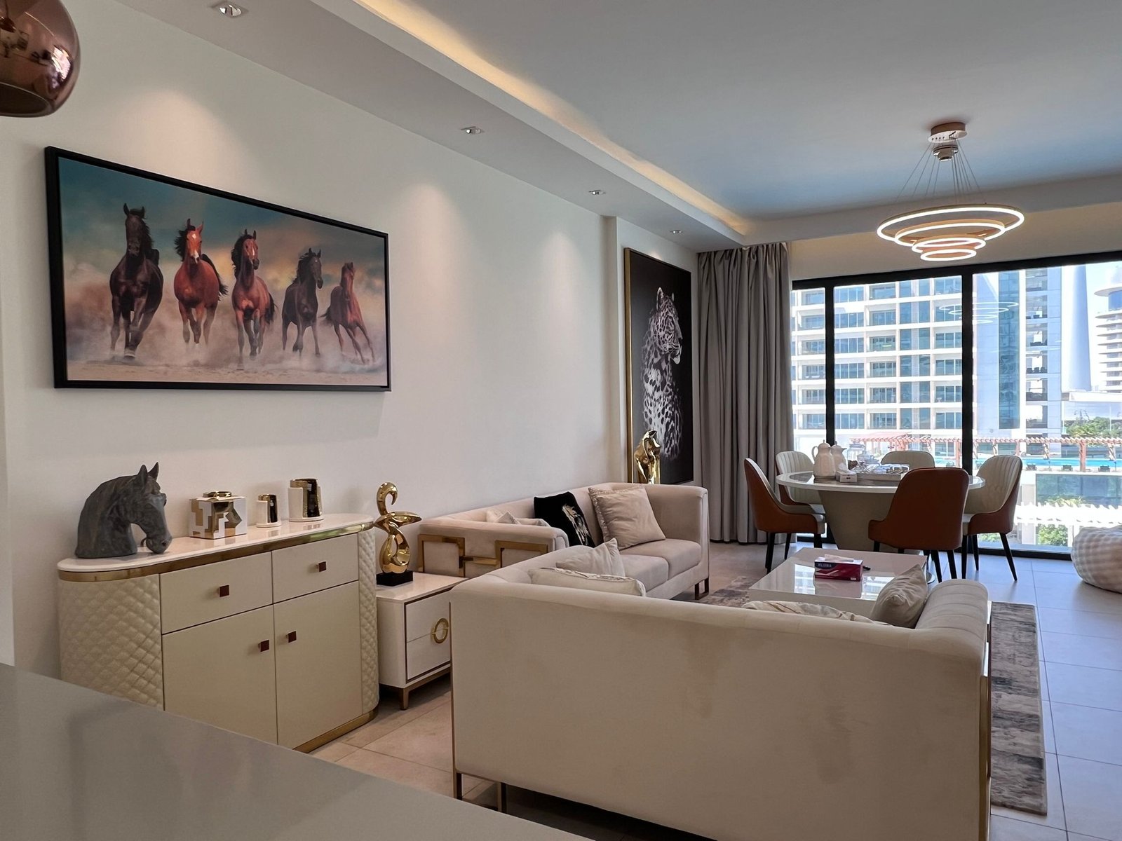 شقة جميلة بإطلالة على المسبح